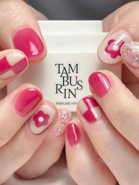 hot pink Korean jelly nails with cute accents Bold Nails Short, Short Nail Pink Designs, Short Korean Nail Art, Cute Jelly Nails Korean, Nail Art Pink Nude, Summer Korean Nails, Pink Nail Art Simple, Nail Art Simple Pink, Pink Nail Short