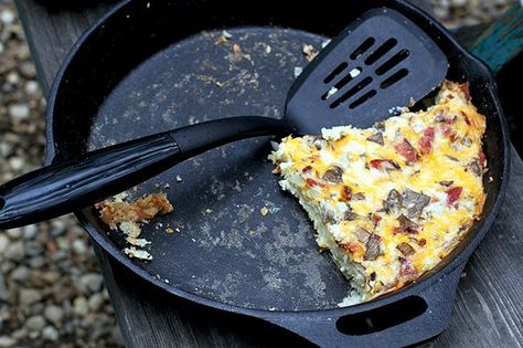 Camping Recipes Vegetarian Camping, Camping Recipes Breakfast, Camping Dessert Recipes, Breakfast Skillet Recipes, Camping Dishes, Camping Desserts, Camping Breakfast, Breakfast Skillet, Camping Dinners