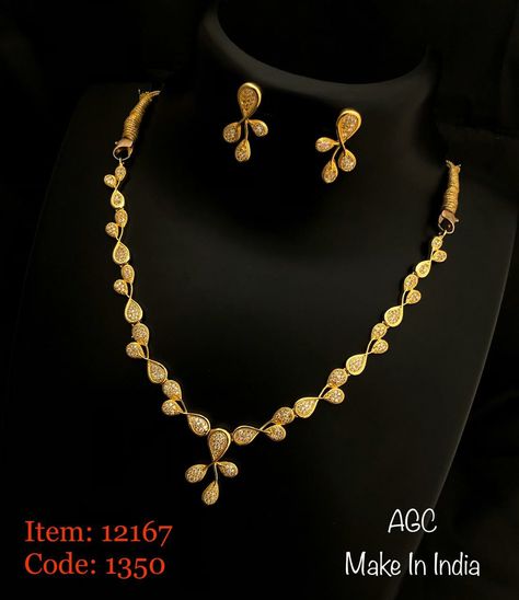 Gold Neck Piece, Gold Necklace Set Simple, Indian Gold Necklace Designs, Gold Necklace Wedding, Unique Gold Jewelry Designs, Neck Pieces Jewelry, Gold Jewelry Outfits, Fancy Jewelry Necklace, Modern Gold Jewelry