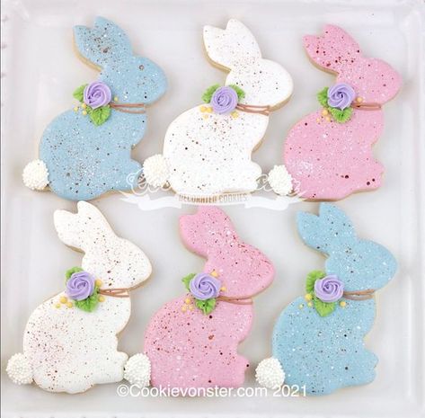 Bunny Sugar Cookies Royal Icing, Easter Bunny Sugar Cookies Decorated, Easter Cut Out Cookies, Easter Bunny Cookies Royal Icing, Easter Iced Cookies, Easter Bunny Decorated Cookies, Simple Easter Cookies, Easter Decorated Cookies Ideas, Decorated Easter Sugar Cookies