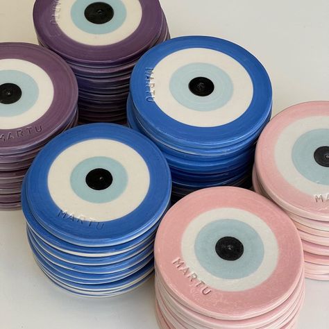 Clay Coasters Aesthetic, Ceramica Fria Ideas, Air Dry Clay Evil Eye, Aesthetic Coasters Clay, Ceramica Ideas Originales Faciles, Ceramica Aesthetic, Evil Eye Ceramic Bowl, Easy Clay Sculptures, Diy Pottery Painting