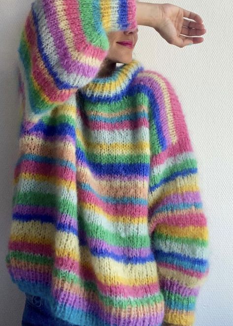 Colorful Clothes Aesthetic, Colorful Streetwear, Pull Mohair, Colorful Knit, Work Sweaters, Knitwear Inspiration, Handmade Sweater, Houseboat, How To Start Knitting