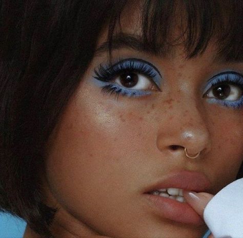 Baby Blue Eyeshadow, Doe Eye Makeup, 60s Makeup, Blue Eyeshadow Looks, Ethereal Makeup, Face Reference, Vintage Makeup, Blue Eyeshadow, Eye Makeup Art