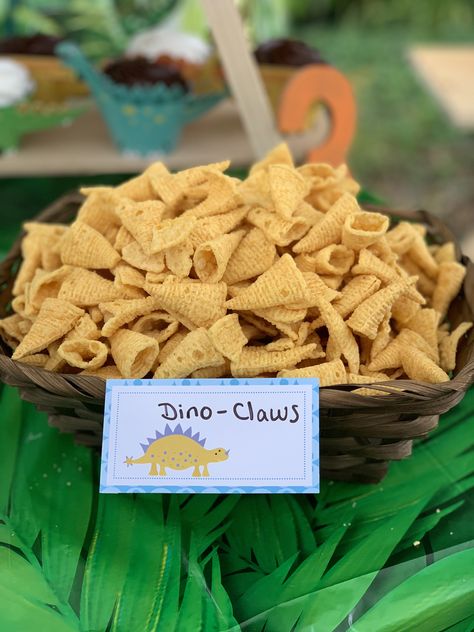 Dinosaur Birthday party snacks Dinosaur Birthday Party Food Ideas, Dinosaur Snacks, Dinosaur Birthday Party Food, Dinasour Birthday, Dinosaur Party Food, Birthday Party Food Ideas, Festa Jurassic Park, Jurassic Park Birthday Party, 4de Verjaardag