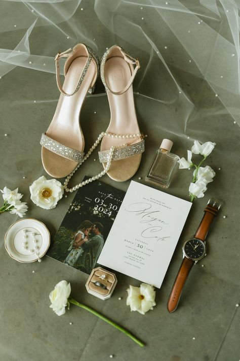 Bride Flat Lay Details, Wedding Details Layflat, Flat Lays Ideas, Wedding Details Shot List, Wedding Flat Lay Details, Wedding Layflat Ideas, The Details Wedding Photo, Detail Flat Lay Wedding, Ring Detail Shots Wedding