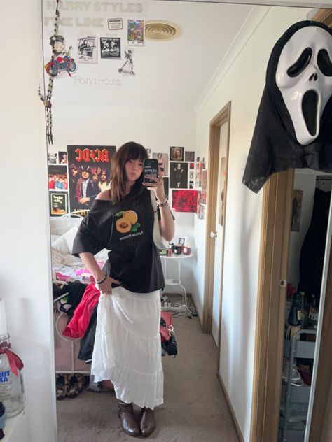 Big Tshirt Outfit Aesthetic, Long Skirt Shirt Outfit, Big Shirt Outfits Aesthetic, T Shirt Maxi Skirt, Long Skirt With Oversized Shirt, Tshirt Long Skirt Outfits, Skirt With Baggy Shirt, Baggy Shirt And Skirt Outfit, Long Skirts With Tshirts Outfit