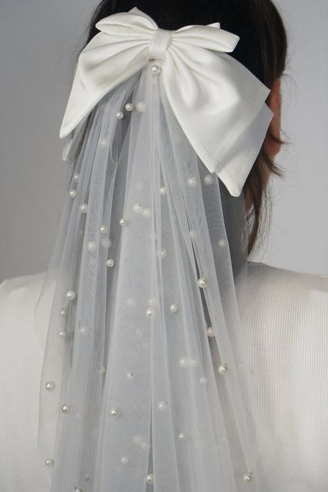 Pearl Veils, Mini Veil, Diy Hair Scrunchies, Diy Hair Accessories Ribbon, Veil Length, Bride Dress Simple, Bridal Events, Pearl Veil, Pearl Hair Combs