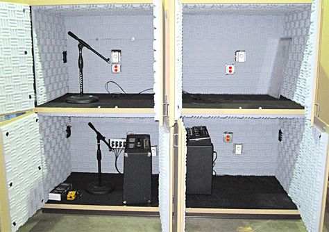 Studio Acoustics, Studio Soundproofing, Record Studio, Diy Guitar Amp, Guitar Storage, Hammond Organ, Home Studio Ideas, Guitar Rack, Sound Room