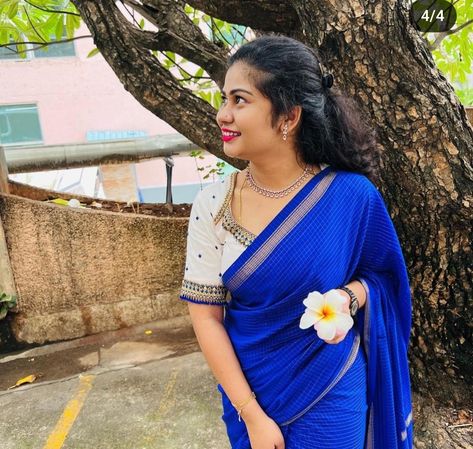 Deepti Sunaina Saree, Green Saree Blouse Combination, Red Mysore Silk Saree, Blue Mysore Silk Saree, Mysore Silk Saree Blouse Designs, Silk Saree With Contrast Blouse, Silk Saree Blouse Designs Patterns, Saree Hairstyles, Blue Silk Saree