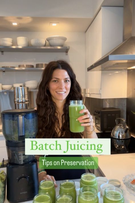 Batch Juicing Tips + Video - her healthy style #herhealthystyle Batch Juicing, Cold Pressed Juice Recipes, Juicing Tips, Glowing Green Smoothie, Fresh Juice Recipes, Celery Juice Benefits, Gut Health Diet, Inflammation Diet, Gut Healing Recipes