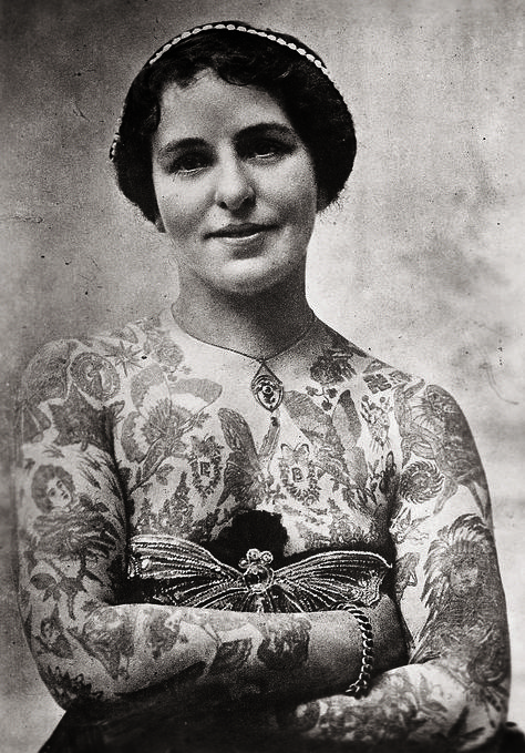 Edith Burchett; London, Great Britain (c. 1920) | 14 Truly Awesome Photos Of Tattoos Throughout History Historical Tattoos, Woman With Tattoos, Vintage Tattoos, History Tattoos, Tattoed Women, Tattoo People, Tattoo Photography, Full Body Tattoo, Old Tattoos