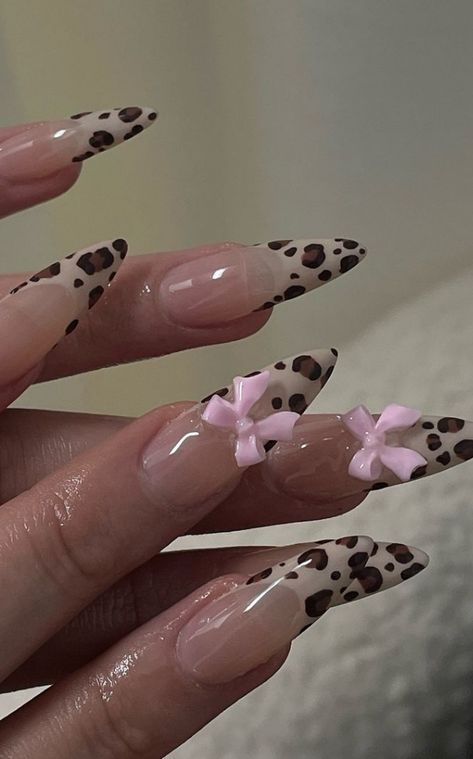 Get inspired by 30+ adorable bow nail designs, from cute 3D bow nails to short and sweet styles in pink, red, white, gold, and black. This also includes coquette nails, ribbon nails, short bow nails, french tip bow nails, bow nail art. (📷 nailedbyelizabeth IG) Nail Inspo Long Almond, Paznokcie Hello Kitty, Bow Nail Designs, Cheetah Print Nails, Bedroom 2024, Antlers Decor, Kutek Disney, Manikur Kuku, Leopard Print Nails