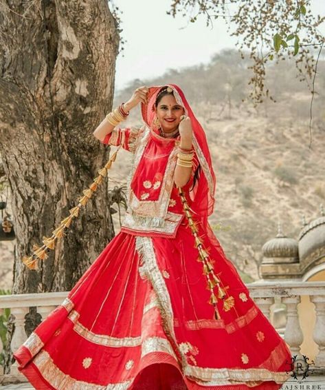 Shivani Rathore 💫 Rajput Poshak, Rajputi Culture, Rajasthani Poshak, Rajasthani Lehenga, Rajput Jewellery, Rajasthani Bride, Indian Bride Poses, Rajputi Poshak, Gota Patti Saree