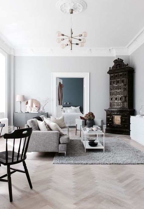 Home tour | A stunning mix of old and new in southern Sweden | These Four Walls Old And New Decor Mixing, Modern Classic Apartment, Classic Apartment, Nordic Living Room, Decorating Advice, New Interior Design, Beautiful Apartments, Scandinavian Home, Residential Design