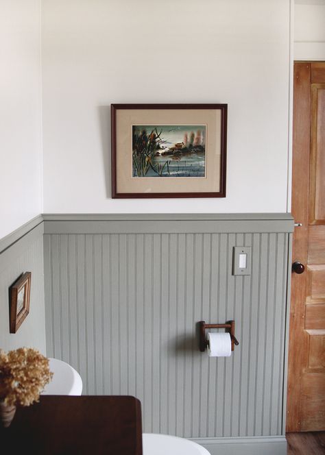 Old Wainscoting Makeover, Painted Wainscoting Bathroom, Small Bathroom Panelling, Bathroom Half Wall Ideas, Painted Beadboard Bathroom, Wall Paneling Bathroom, Bathroom Wall Paneling Ideas, Two Tone Bathroom, Bathroom Wainscotting