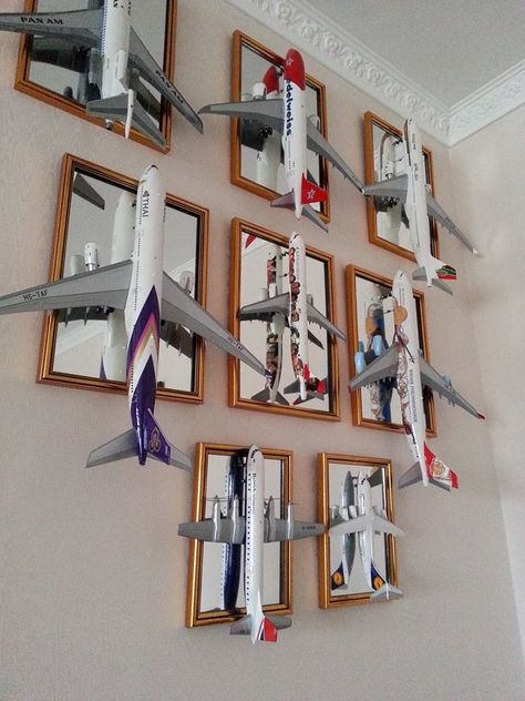 Air Force Room Ideas, Airplane Decor House, Pilot Room Decor, Aviation Wall Decor, Aviation Bedroom Ideas, Aviation Home Decor, Aviation Bedroom, Airplane Decorations, Model Airplanes Display