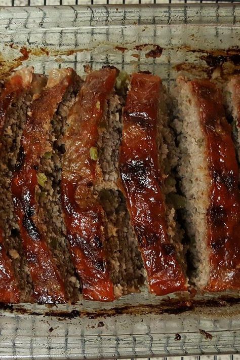 Super Moist Meatloaf | "I did it exactly as the recipe specified and it ended up perfect." #dinnerideas #dinnerrecipes #familydinnerideas #meatloaf #meatloafrecipes #easymeatloafrecipes Super Moist Meatloaf, Moist Meatloaf Recipes Best, Moist Meatloaf Recipes, Southern Meatloaf, Supper Meals, Moist Meatloaf, Meatloaf Dinner, Delicious Meatloaf, Beef Meatloaf