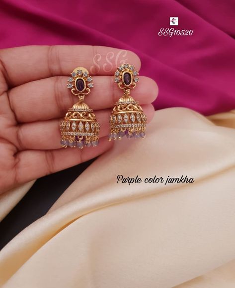 Black Beads Earrings Indian Gold, Indian Gold Necklace Designs, Simple Necklace Designs, Small Earrings Gold, Unique Gold Jewelry Designs, Antique Gold Earrings, Gold Jewels Design, Mangalsutra Design, Gold Temple Jewellery