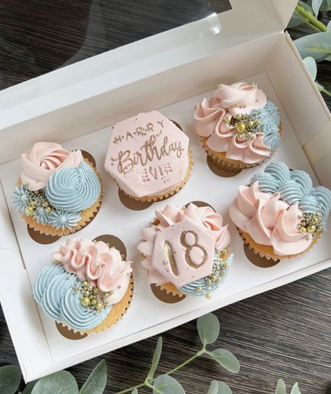 Cupcake Trends, Pastel Bakery, Birthday Cupcakes For Women, 30th Birthday Cupcakes, Easy Cupcakes Decoration, Fancy Donuts, Hijab Dpz, Cupcakes Ideas, Cupcake Cake Designs