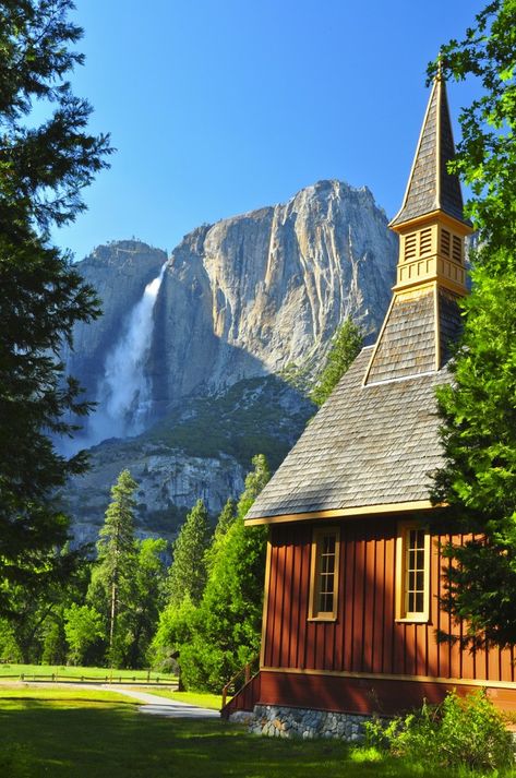 Yosemite Waterfalls, World Most Beautiful Place, Yosemite Falls, Beautiful Streets, Places In The World, Peaceful Places, Beautiful Places Nature, Tourist Places, Photography Beautiful