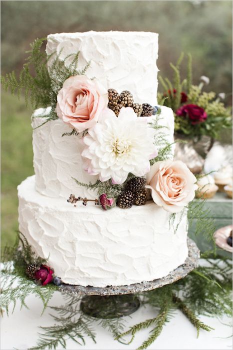 Textured Wedding Cakes, Rustic Wedding Decorations, Torte Cupcake, Buttercream Wedding Cake, Wedding Cake Rustic, Rustic Wedding Cake, Fall Wedding Cakes, Cake Trends, White Wedding Cake