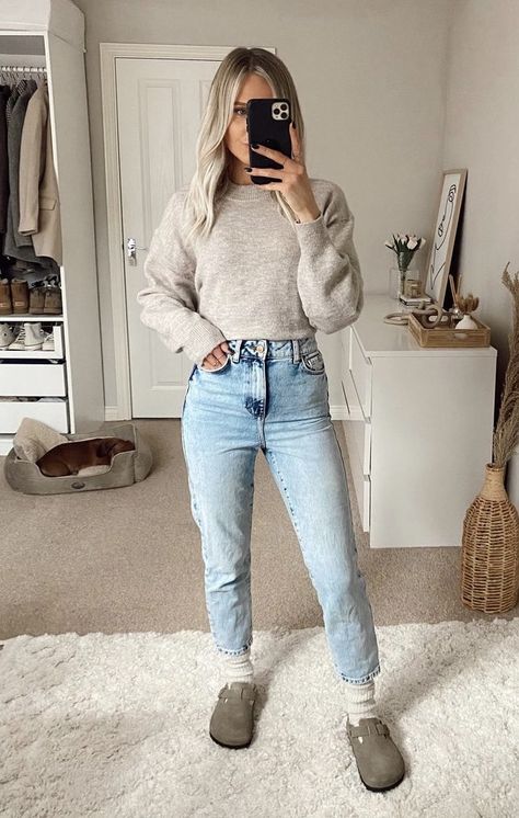 2024 Fall Photo Outfits, Easy Mom Winter Outfits, Arizona Womens Fashion, 27 Year Old Outfits, Fall Fashion Basics, Easy Cute Fall Outfits, Mum Clothes Outfits, Postpartum Fall Fashion, Mom School Pick Up Outfit