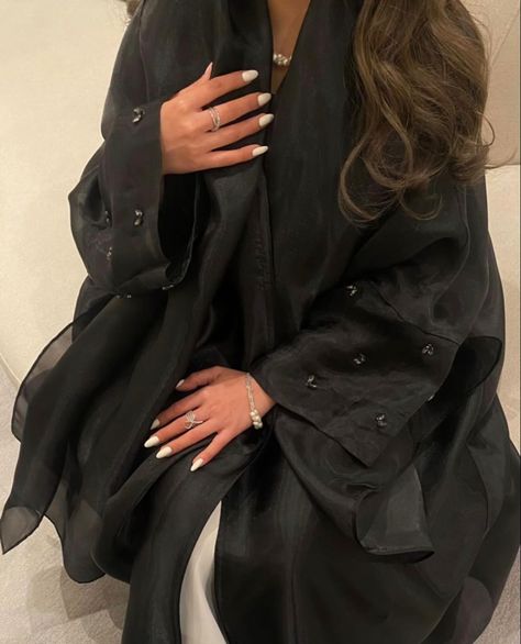 Khaleeji Abaya, Abaya Outfit, Black Abaya, Black Sleeves, Modesty Fashion, Hijabi Outfits Casual, Abaya Designs, Muslim Fashion Outfits, Hijabi Outfits