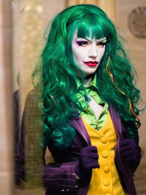 Female Joker Halloween Kostüm Joker, Super Villain Costumes, Female Joker Cosplay, Female Joker Costume, Chic Halloween Costume, Halloween Costumes Women Scary, Joker Halloween Costume, Makeup Zombie, Halloween Chic