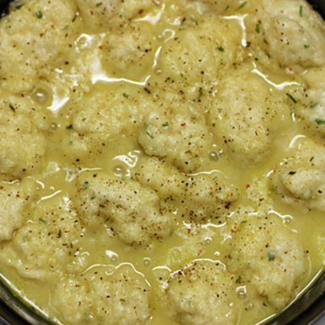 Feather Drop Dumplings - self rising flour, egg, melted butter... Drop Dumplings, Chicken Dumplings Recipe, Homemade Chicken And Dumplings, Pot Dinners, Just A Pinch Recipes, Herb Chicken, Dumpling Recipe, Just A Pinch, Self Rising Flour