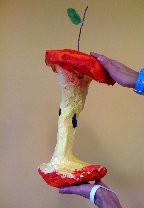 Giant paper mache foold sculptures Mathematical Art, Mosaic Tutorial, Classe D'art, 3d Art Projects, Paper Mache Projects, Apple Core, Sculpture Lessons, Claes Oldenburg, Food Sculpture