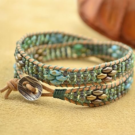 Superduo Bead Wrapped Leather Cord Bracelet Tutorial - The Beading Gem's Journal Leather Wrap Bracelet Tutorial, Wrap Bracelet Tutorial, Superduo Bracelet, Wrap Armband, Super Duo Beads, Bracelet Fil, Leather Cord Bracelets, Duo Beads, Super Duo