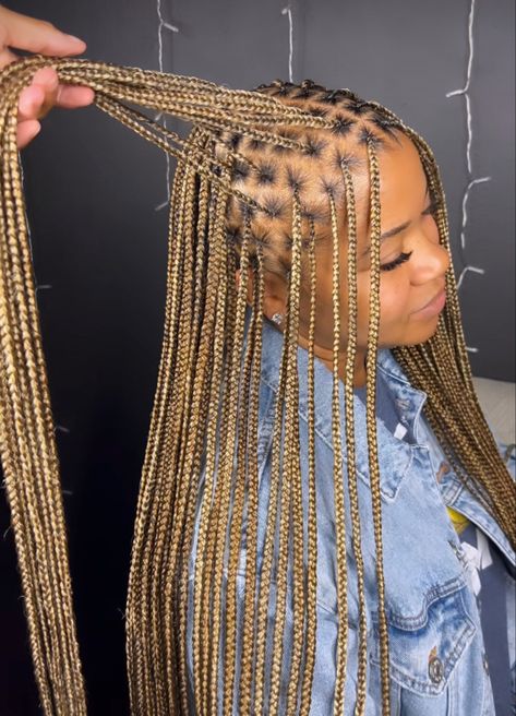 Small Knotless Braids, Small Knotless, Braiding Hair Colors, Blonde Box Braids, Blonde Braids, Box Braids Hairstyles For Black Women, Braided Cornrow Hairstyles, Braids Hairstyles Pictures, Cute Box Braids Hairstyles