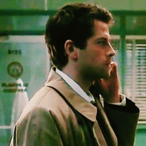 Dean Winchester & Castiel Eric Kripke, Castiel Supernatural, Dean And Castiel, Supernatural Pictures, Supernatural Beings, Hunting Trip, Two Brothers, Destiel, Castiel