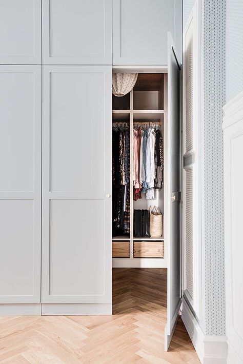 Build In Closet Bedroom, Garderobe Design, Armoire Entree, Bedroom Built In Wardrobe, Build A Closet, Wardrobe Design Bedroom, Murphy Beds, غرفة ملابس, Hus Inspiration