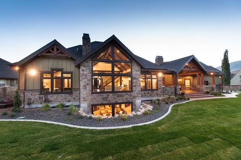 Limestone Exterior, Contemporary Mountain Home, Lake Ideas, Transitional Exterior, Lodge Homes, Lake Front, Exterior Design Ideas, Mountain Living, Home Exterior