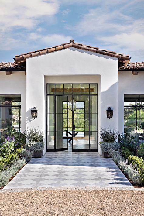 Spanish Style Home Exterior, Modern Spanish Style Homes, Santa Barbara Style Homes, Spanish Style Home Interior, Modern Spanish Style, Spanish Casa, Mediterranean Homes Exterior, Santa Fe Home, Santa Barbara Style