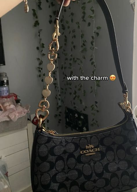 Outfit Ideas With Purse, Aesthetic Designer Bags, Money In Purse Aesthetic, Must Have Purses, Summer Bags Handbags, Coach Bag Aesthetic, Birthday Purse, Aesthetic Purses, Coach Bag Outfit