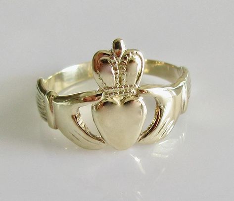 Vintage 9ct Gold Claddagh Ring Gold Claddagh Ring, Irish Design, Claddagh Ring, Claddagh Rings, Love Token, Irish Traditions, Beautiful Love, Vintage Charms, Wedding Rings Engagement