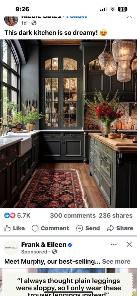 Moody Kitchen, Dark Kitchen, Casa Container, Home Decor Living Room, Kitchen Inspiration Design, Kitchen Redo, Green Kitchen, Decor Living Room, Dream House Decor