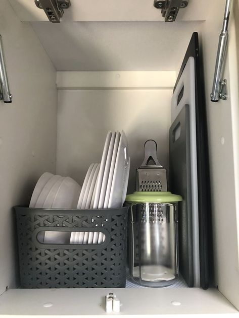 #organization #organizer #storage Rangement Caravaning, Husbil Makeover, Camper Storage Ideas Travel Trailers, Camper Organization Rv Living, Camper Organization Travel Trailers, Caravan Storage, Camper Trailer Remodel, Camper Organization, Camper Hacks