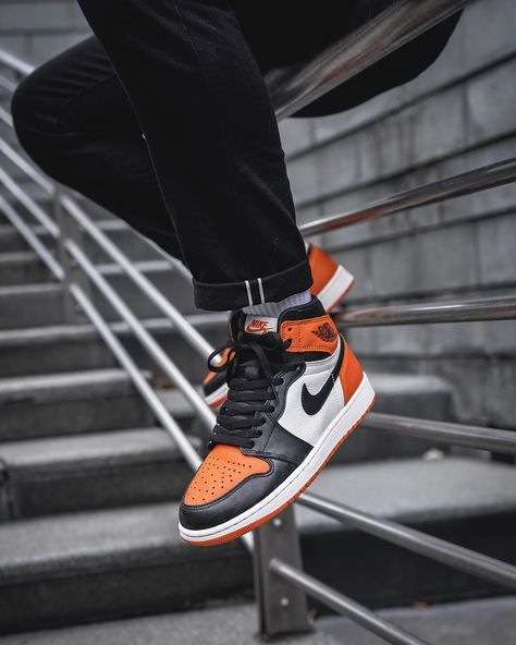 📍 Lion City, Singapore on Instagram: “🍊 ——————————————————————————— @jordanclassic “Shattered Backboard 1.0” ---------------------------------------------------- #sadp…” Tenis Nike Air, Nike Casual, Cheap Jordan, High Shoes, Air Jordan 1 High, Jordan 1 High, Balenciaga Designer, Somali, Jordan 11