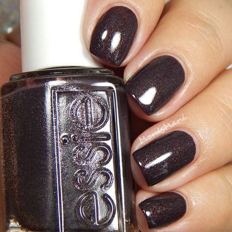 Essie Frock And Roll, Nail Fall, Essie Polish, Simple Fall Nails, Subtle Nails, Nail Colors Winter, Essie Nail Polish, Winter Nail, Essie Nail