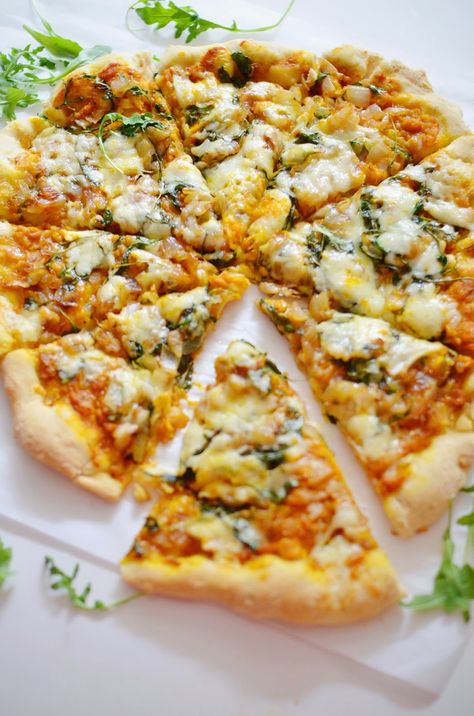 love lola: savory pumpkin pizza, aka, the best pizza you will ever eat. ever. Pumpkin Pizza, Pumpkin Recipes Dinner, Savory Pumpkin, Savory Pumpkin Recipes, Pumpkin Dishes, Pumpkin Recipes Easy, Diner Recept, Fall Dinner Recipes, Best Pizza