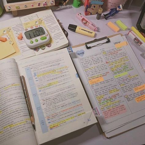 Studying Stationary, Studying Aesthetic, Study Life, Study Korean, Study Stationery, School Organization Notes, Study Board, Study Organization, Studying Life