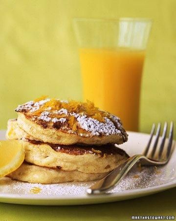 Cottage Cheese Pancakes with Lemon Recipe -- just 218 calories per serving! Holiday Brunch Recipes, Queso Cottage, Lemon Recipe, Cottage Cheese Pancakes, Cheese Pancakes, Breakfast And Brunch, Recipe Breakfast, Holiday Brunch, Coarse Salt