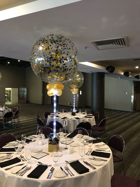 Table Decor Balloon Table Centrepiece, Gala Table Centerpieces, Led Balloon Centerpieces, Prom Table Centerpieces, Table Centerpieces For Graduation Party, Table Top Balloon Centerpieces, Prom Table Decorations, Balloon Party Decor, Balloon Table Centerpieces