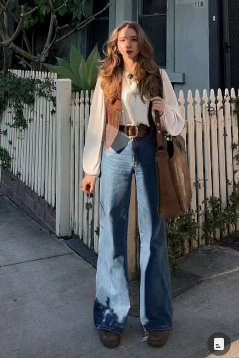 70s Cowgirl Fashion, Vintage Outfits 70s Retro Women, 70s Fashion Jeans, Late 60s Fashion Women, Mamma Mia Young Donna Outfits, Fall Outfits 70s Inspired, 1980s Fall Fashion, 70s Folk Aesthetic, Formal Autumn Outfit