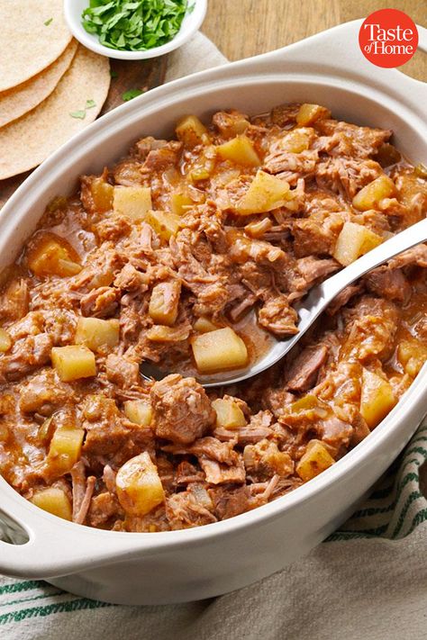 Supper Ideas For Large Group, Crockpot Chicken Potluck Recipes, Easy Meat Recipes For A Crowd, Potluck Brunch Recipes, Summer Main Dishes For A Crowd, Chicken Potluck Dishes, Pot Luck Meat Dishes, Potluck Meat Dish Ideas, Brunch Main Dish Ideas