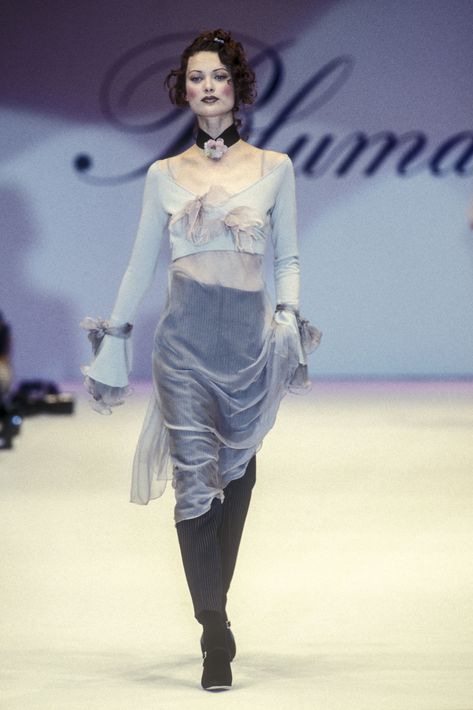 Blumarine Runway Show FW 1993 90s Runway Fashion, Vintage Runway, Runway Outfits, Moda Vintage, Beauty And Fashion, John Galliano, Beautiful Fashion, Couture Fashion, 90s Fashion