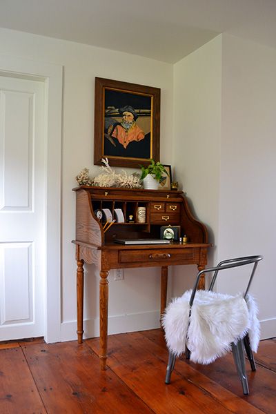 Vintage Writing Desk In Living Room, Roll Top Desk Entryway, Vintage Rolltop Desk, Writers Desk Vintage, Small Writing Desk Ideas, Styling A Roll Top Desk, Rolltop Desk Office, Roll Top Desk In Living Room, Vintage Desk In Bedroom